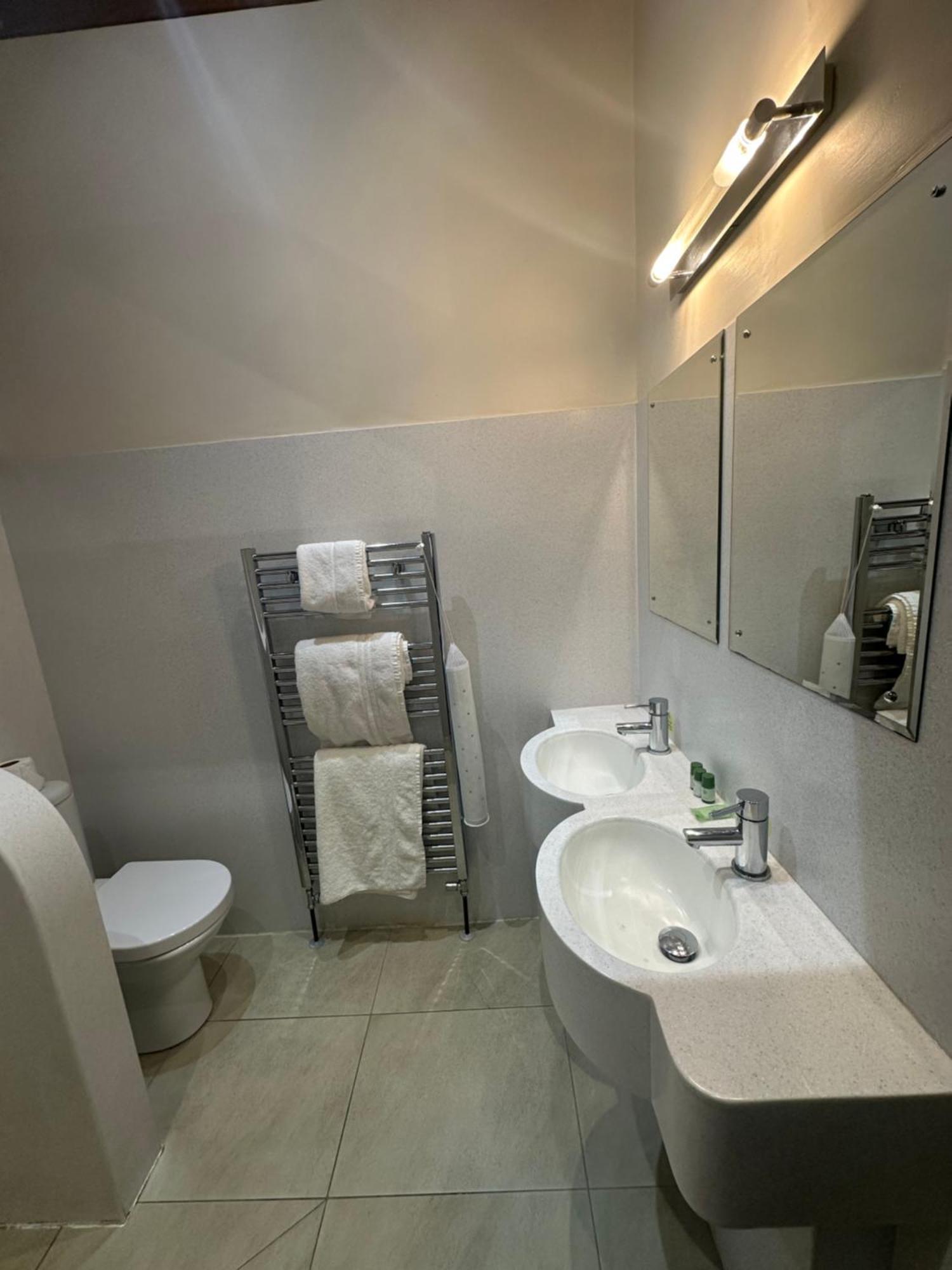 Kings Croft Hotel Pontefract Extérieur photo